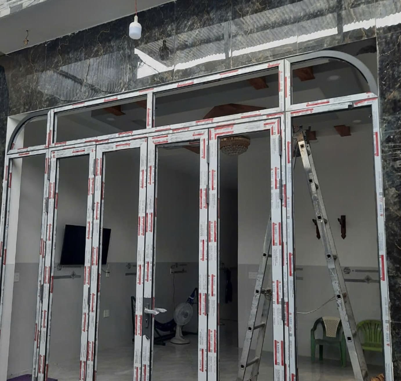 Thợ Sửa Nhôm Kính Hồ Hữu Tịnh